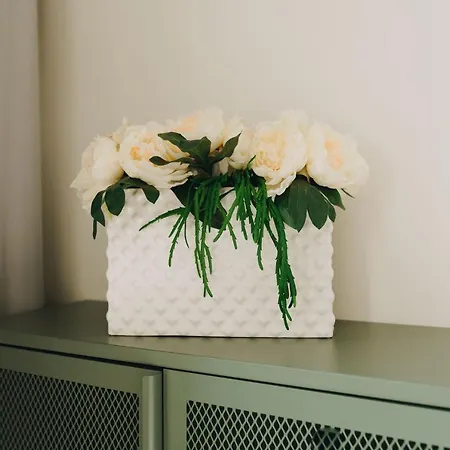 Dream - Stylish With French Balcony 아파트 *